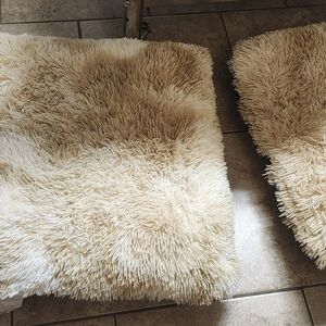 SERTA 2 Large Plush Cream Faux Fur Orthopedic Dog Beds Like New 33X22